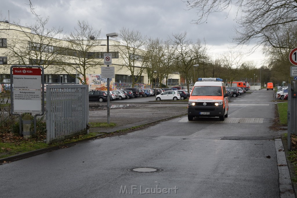 Einsatz BF Koeln Schule Burgwiesenstr Koeln Holweide P101.JPG - Miklos Laubert